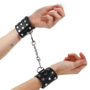 KINK - Handgelenkfesseln mit Druckverschluss voller Nieten Schwarz verstellbar 19-24 cm x 5,5 cm