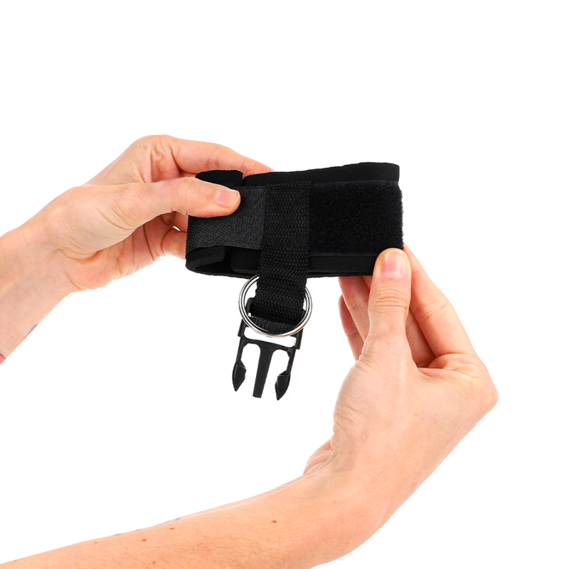 KINK - Neopren Handgelenkfesseln mit Klettverschluss Schwarz verstellbar 22-34 cm
