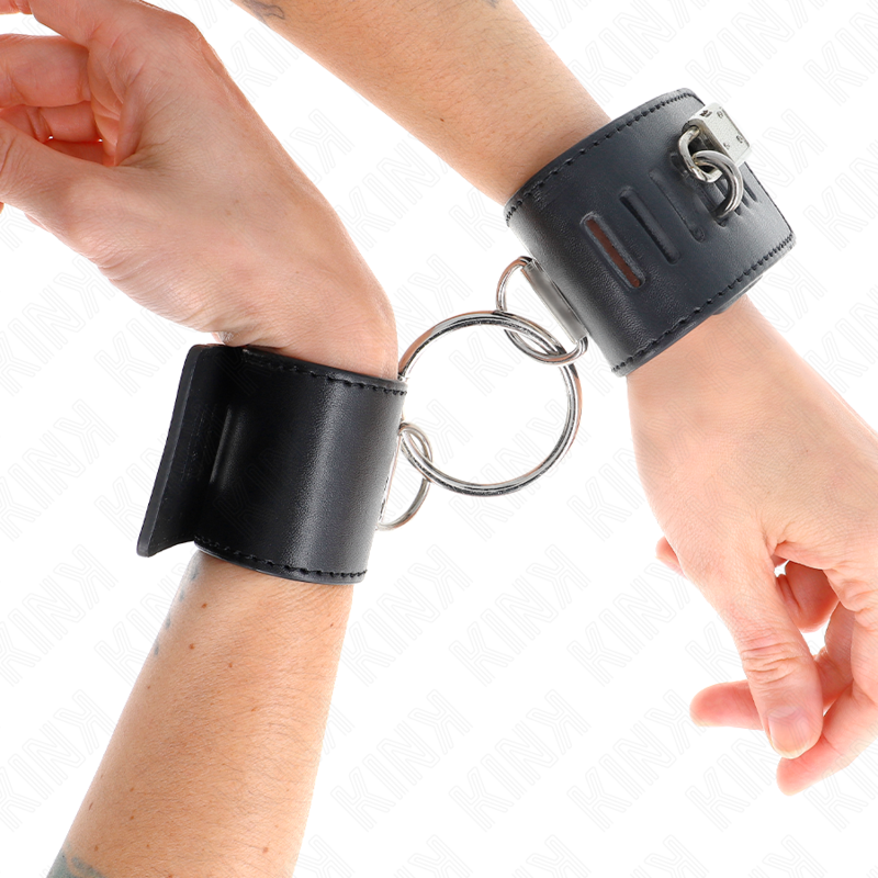 KINK - Feste Handgelenkfesseln mit Ring und Vorhängeschlossverschluss Schwarz verstellbar 16-23 cm x 5,5 cm