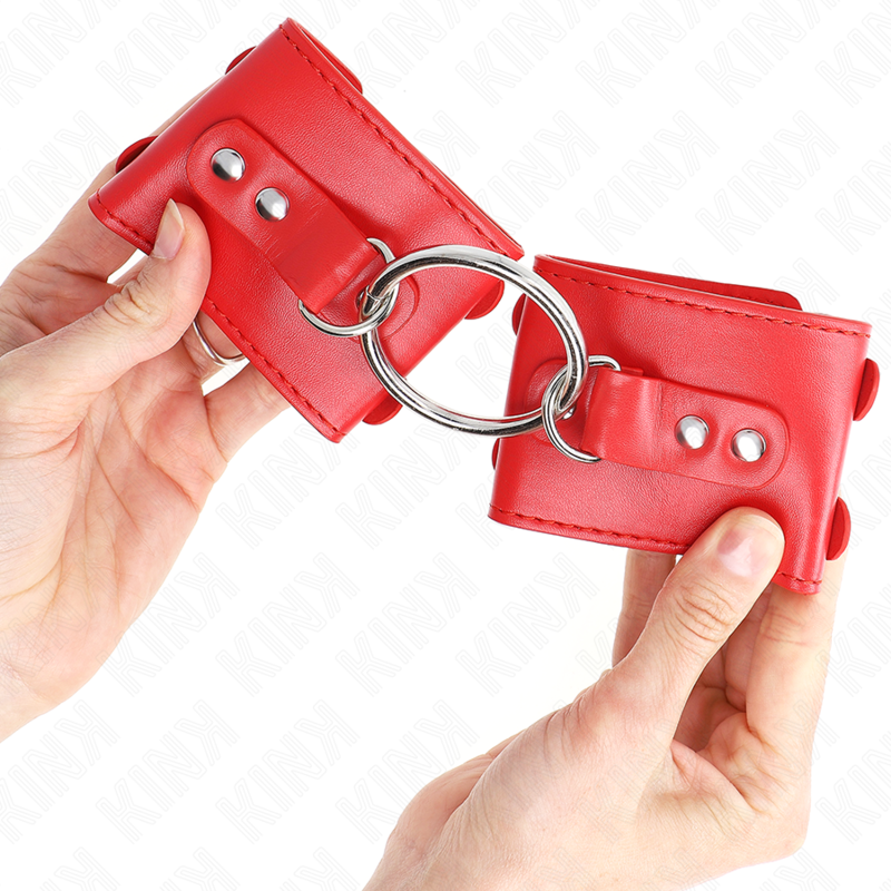 KINK - Feste Handgelenkfesseln mit Ring und Nieten verstellbar Rot 17-22 cm x 6,5 cm